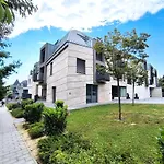 Sunshine Silver Apartment *